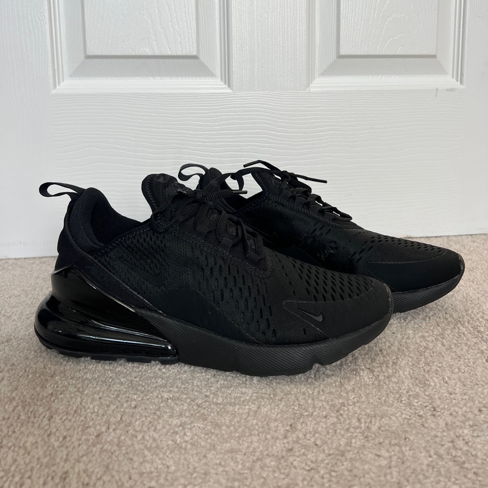 Women’s Black Nike Air Max 270 Size 9